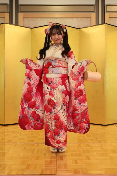 鈴木恋奈 (c)2024 Zest, Inc.（衣装協力：株式会社清水屋）