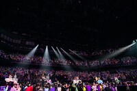 「私立恵比寿中学 新春大学芸会2024～高く飛ぶ竜と僕らのその先～」初日公演の様子。