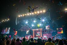 「私立恵比寿中学 新春大学芸会2024～高く飛ぶ竜と僕らのその先～」初日公演の様子。