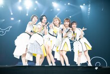 エビ中高学年の安本彩花、小林歌穂、星名美怜、中山莉子、真山りか（左から）。