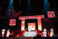 アカペラで歌うエビ中。