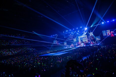 「私立恵比寿中学 新春大学芸会2024～高く飛ぶ竜と僕らのその先～」初日公演の様子。