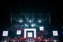 「私立恵比寿中学 新春大学芸会2024～高く飛ぶ竜と僕らのその先～」初日公演の様子。