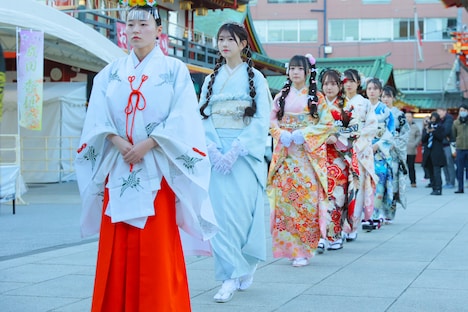 「2024年 AKB48 二十歳のつどい」の様子。(c)AKB48