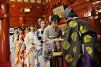 「2024年 AKB48 二十歳のつどい」の様子。(c)AKB48