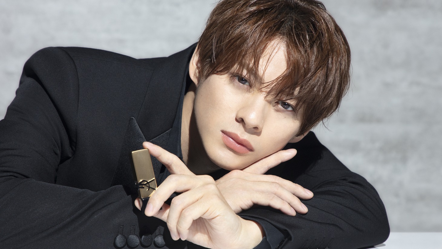 イヴ・サンローラン・ボーテ「ルージュ ピュールクチュール」アジアアンバサダーを務める平野紫耀。(c)YSL BEAUTY