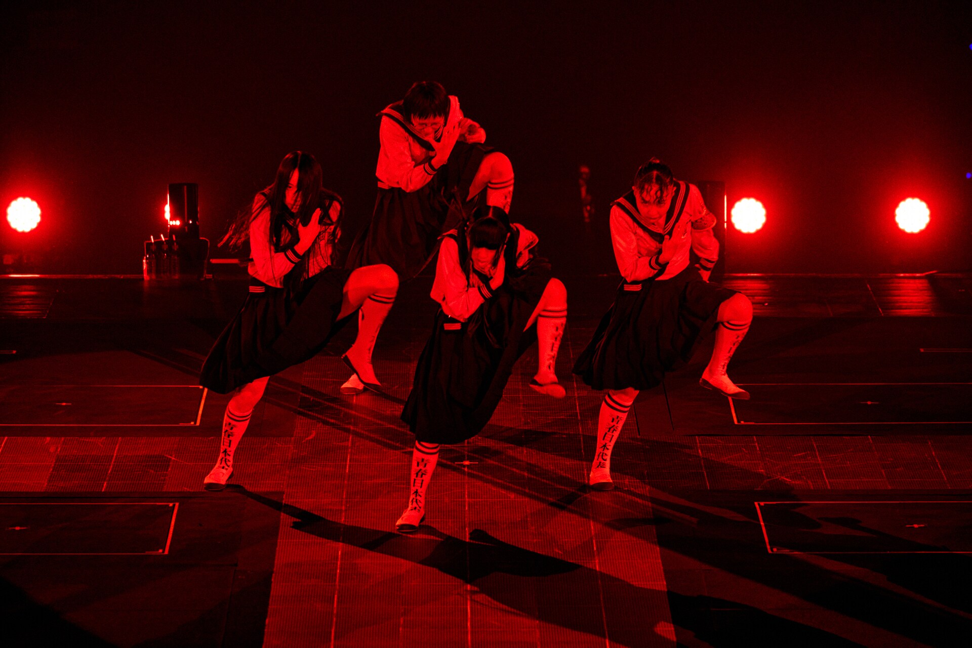 新しい学校のリーダーズ初の武道館公演に1万2000人集結、新しいファン