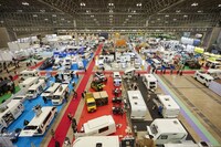 「ジャパンキャンピングカーショー」の様子。