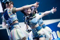 左から山崎夏菜、岡田彩夢。