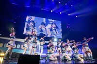 「虹のコンキスタドール LIVE TOUR 2023『マイレージラブツアー！Supported by ANA』」追加公演の様子。