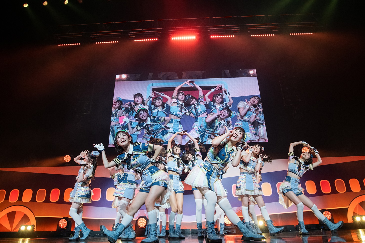 「虹のコンキスタドール LIVE TOUR 2023『マイレージラブツアー！Supported by ANA』」追加公演の様子。