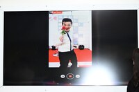 “バズる動画”作りに挑戦する井上祐貴。