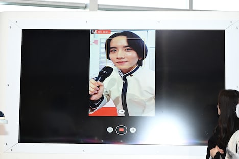 “バズる動画”作りに挑戦する板垣李光人。