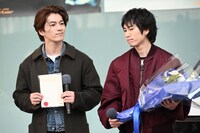 矢部昌暉（G, Cho）と泉大智（Dr）。