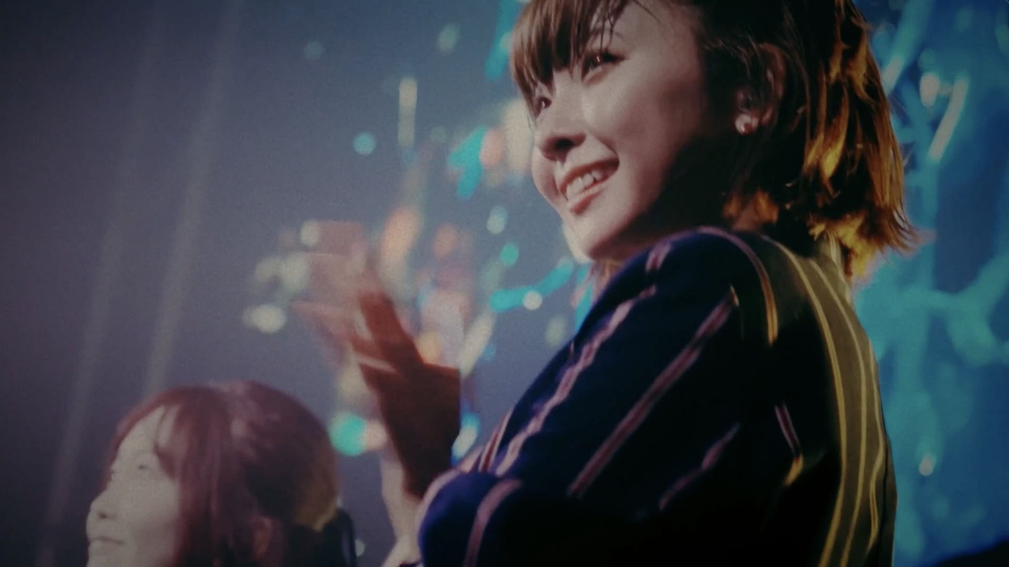 ExWHYZ「Our Song」ミュージックビデオより。