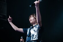 観客の声援に応える空野青空。