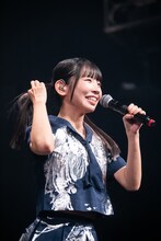 ツインテールを振り回す古川未鈴。