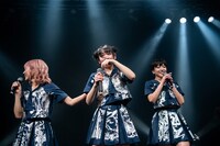 突然泣き出す高咲陽菜（中央）。