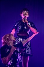 天沢璃人（上）と小鳩りあ（下）。