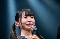 ARCANA PROJECTのパフォーマンスに涙を流す古川未鈴。