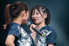 鹿目凛（左）にもっと近付く空野青空（中央）。