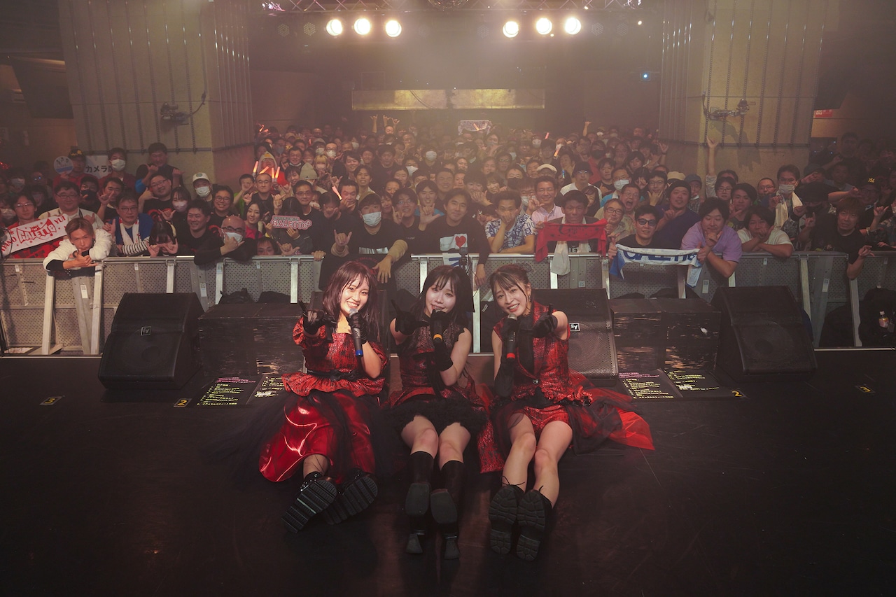 GALETTe*復活祭、東京公演は超満員！代表曲連発にフロアのボルテージ上昇