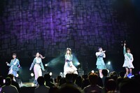 女子チームによるパフォーマンスの様子。