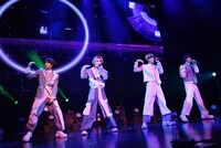 男子チームによるパフォーマンスの様子。