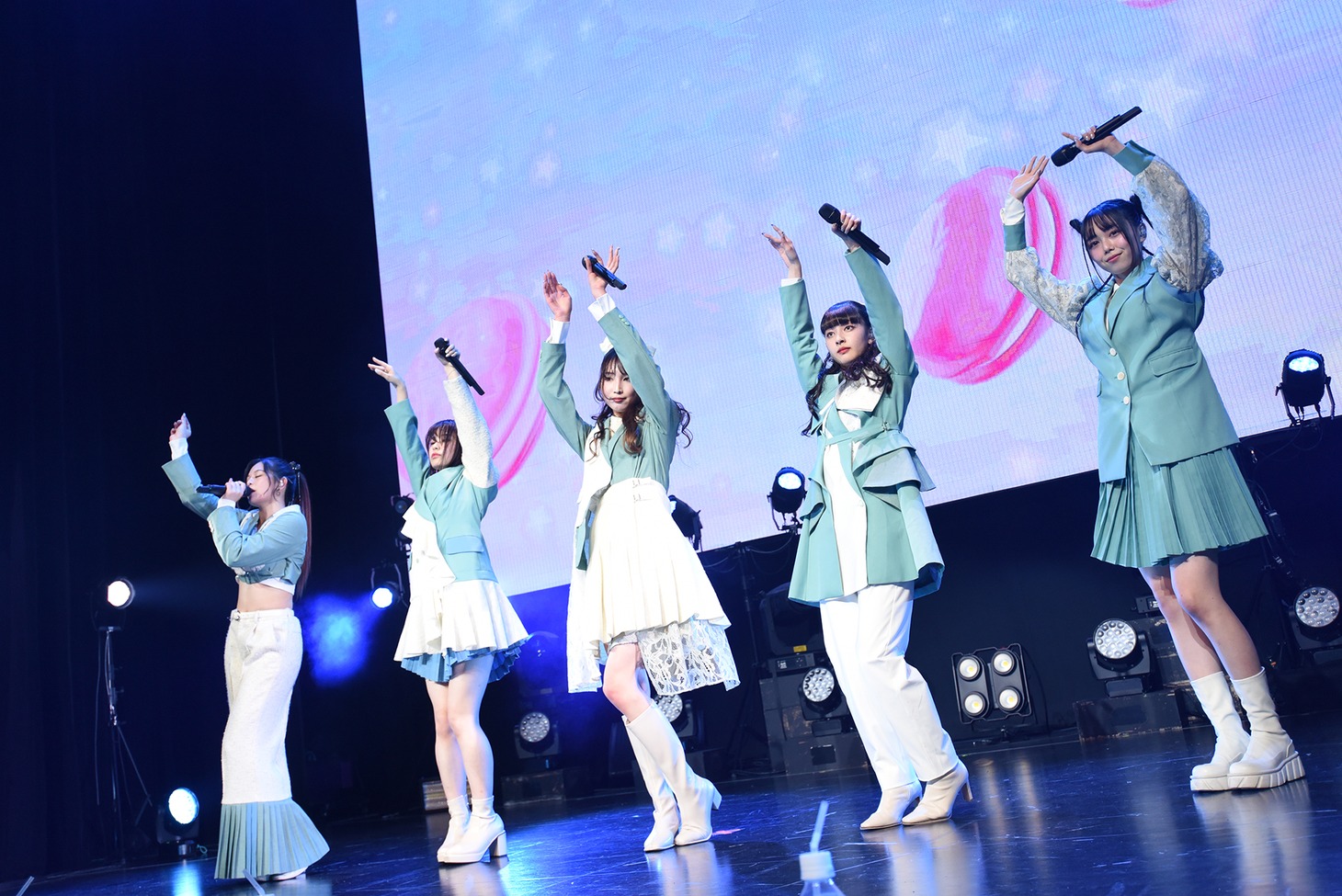 女子チームによるパフォーマンスの様子。