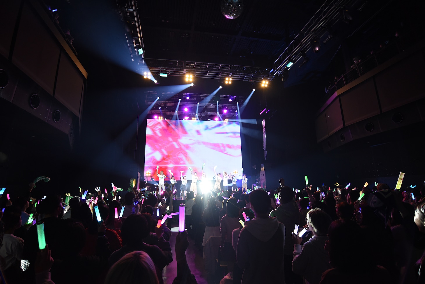 「ONE LOVE ONE HEART Oneman Live 2024 "Sky's the limit"」の様子。