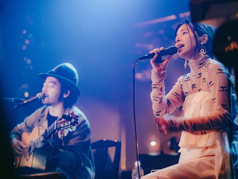 左から七尾旅人、大比良瑞希。（撮影：Daiki Miura）