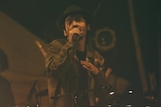 七尾旅人。1月8日の神奈川・Yokohama Bay Hall公演の様子。(撮影:新保勇樹)