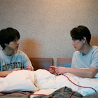 重岡大毅と間宮祥太朗の貴重なベッドシーン、ヒット中の映画「閉ざ雪」から2枚だけ公開