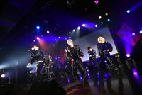 「ALL IN 2nd Anniversary Live～UNTAMED～」の様子。