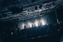 「キングサリ BAND SET ONEMAN LIVE『Survive the new world』」の様子。（撮影：真島洸）