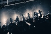 「キングサリ BAND SET ONEMAN LIVE『Survive the new world』」の様子。（撮影：真島洸）