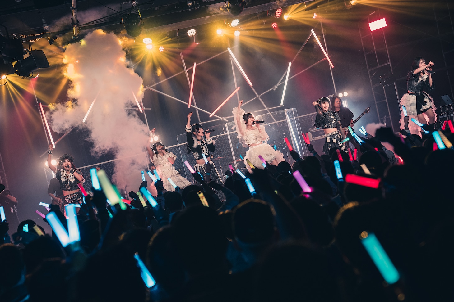 「キングサリ BAND SET ONEMAN LIVE『Survive the new world』」の様子。（撮影：真島洸）