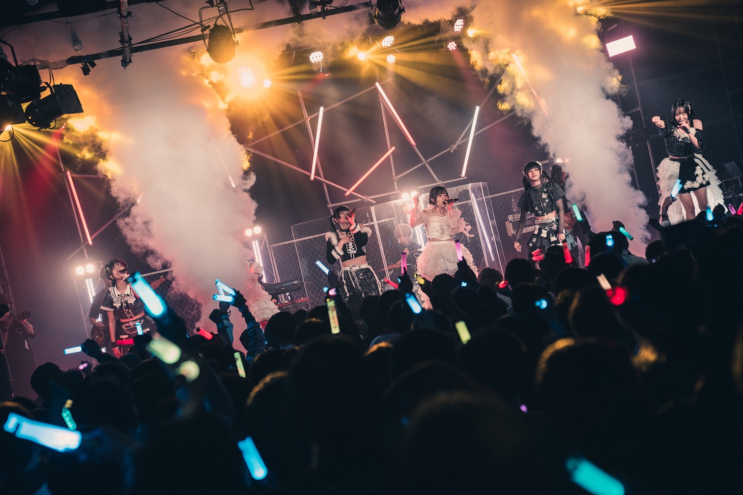 「キングサリ BAND SET ONEMAN LIVE『Survive the new world』」の様子。（撮影：真島洸）