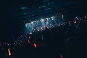 「キングサリ BAND SET ONEMAN LIVE『Survive the new world』」の様子。（撮影：真島洸）