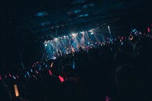 「キングサリ BAND SET ONEMAN LIVE『Survive the new world』」の様子。（撮影：真島洸）
