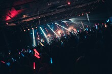 「キングサリ BAND SET ONEMAN LIVE『Survive the new world』」の様子。（撮影：真島洸）