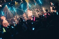 「キングサリ BAND SET ONEMAN LIVE『Survive the new world』」の様子。（撮影：真島洸）