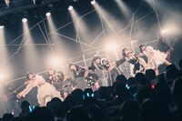 「キングサリ BAND SET ONEMAN LIVE『Survive the new world』」の様子。（撮影：真島洸）