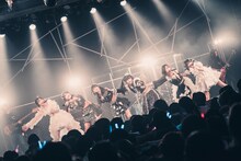 「キングサリ BAND SET ONEMAN LIVE『Survive the new world』」の様子。（撮影：真島洸）