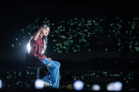 「IU Concert: The Golden Hour」より。