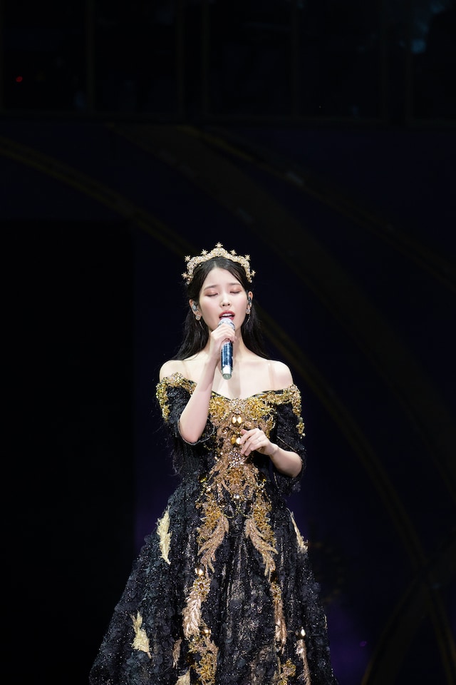 「IU Concert: The Golden Hour」より。