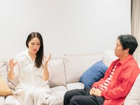 左から犬山紙子、劔樹人。