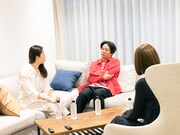 左から犬山紙子、劔樹人、レナ。