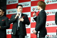 白濱亜嵐に向けて“育筋”の継続を宣言する中務裕太。