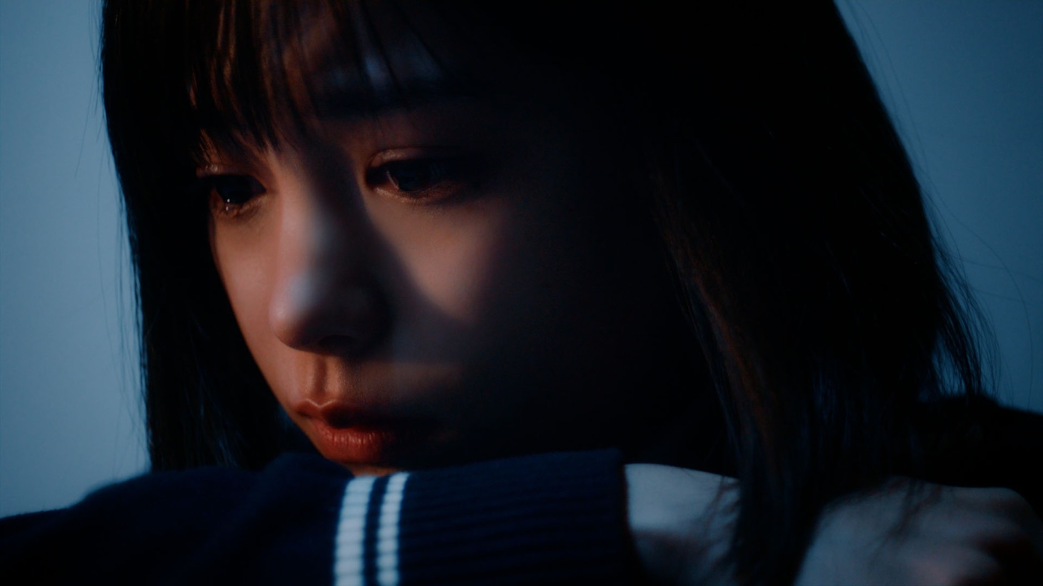 Uru「アンビバレント」MVより。